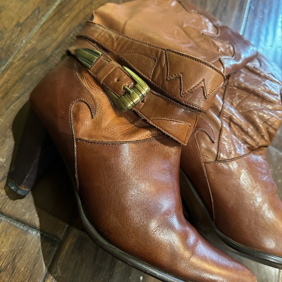 Vintage WESTERN Brown Leather Women's Boots one side buckle - Picture 2 of 5